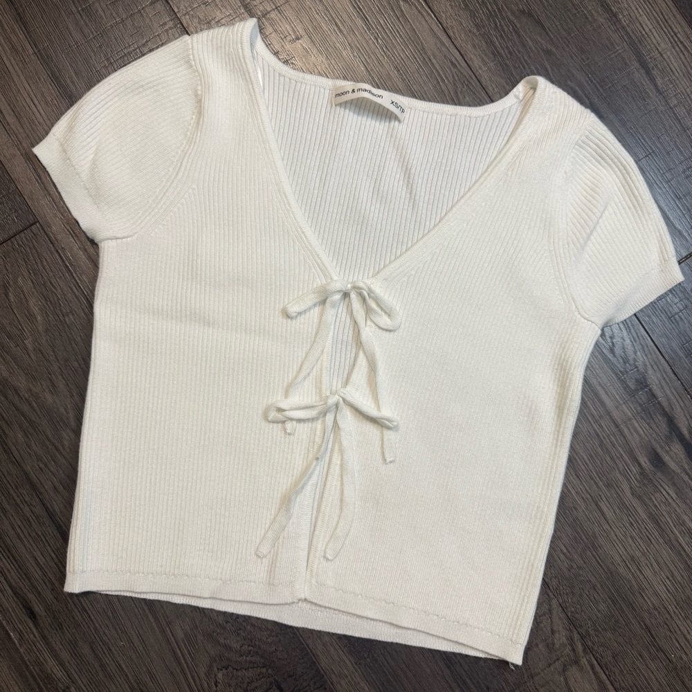 Moon & Madison | Tie Front Tee